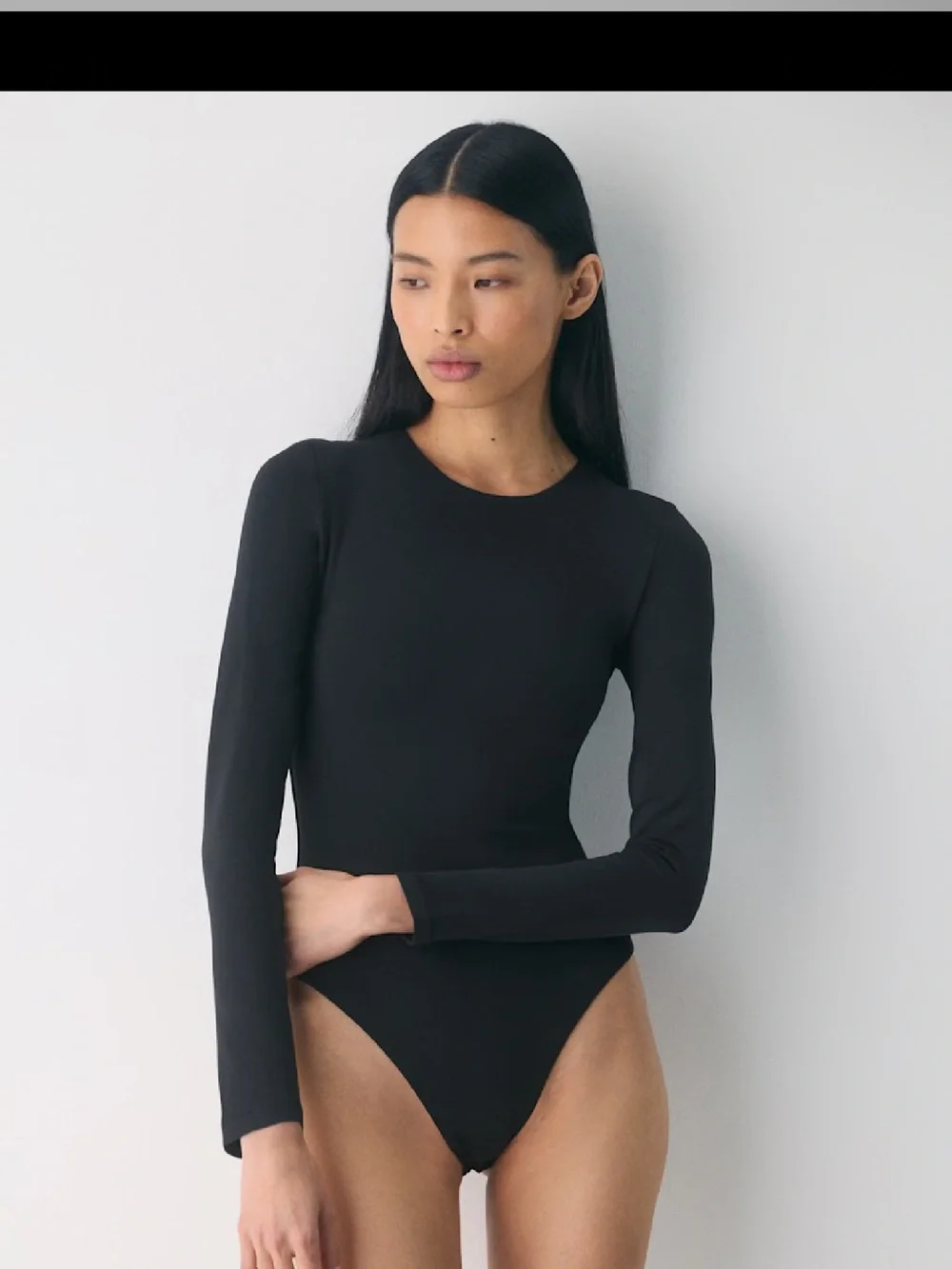 Aritzia contour crew bodysuit - Picture 3 of 3